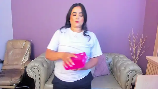 Snapshot of taylor_bennet chatting on October 2025 07:03:02 PM taylor bennet online show from October 2025 07:03:02 PM