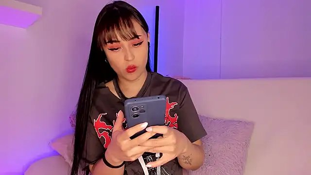 Snapshot of Gloomydoll chatting on December 2024 03:44:01 PM Gloomydoll online show from December 2024 03:44:01 PM