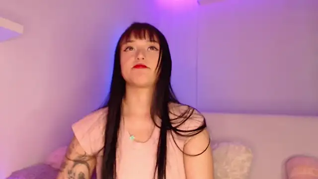 Snapshot of Gloomydoll chatting on December 2024 04:06:01 PM Gloomydoll online show from December 2024 04:06:01 PM