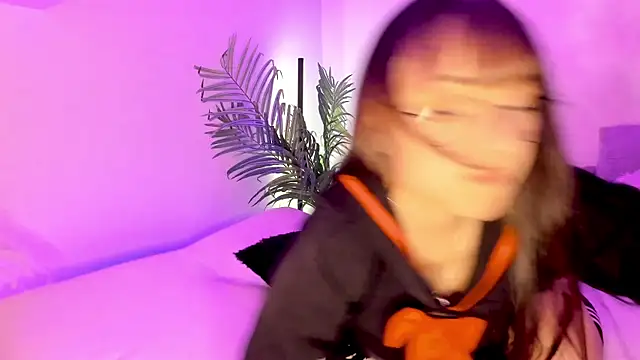 Snapshot of Gloomydoll chatting on October 2025 06:05:02 PM Gloomydoll online show from October 2025 06:05:02 PM