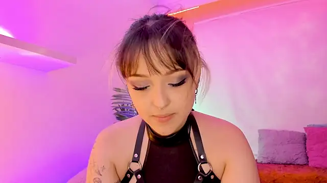 Snapshot of Gloomydoll chatting on November 2025 06:42:02 PM Gloomydoll online show from November 2025 06:42:02 PM