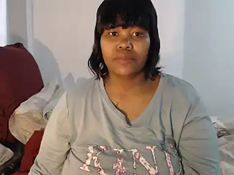 Snapshot of Real1SweetQueen chatting on October 2025 06:47:02 AM Real1SweetQueen online show from October 2025 06:47:02 AM