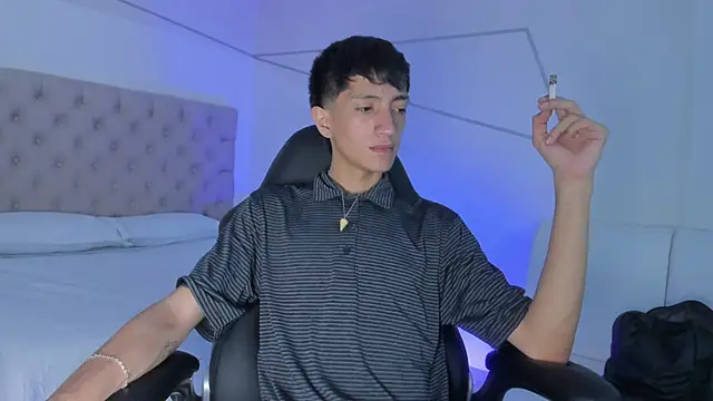 DereckCooperr online show from October 2025 08:50:02 PM