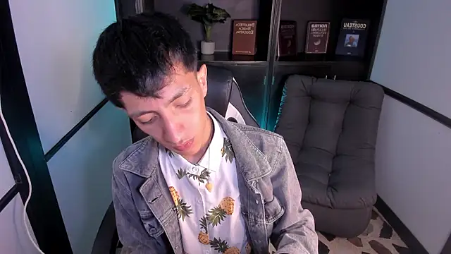 DereckCooperr online show from October 2025 09:25:02 PM