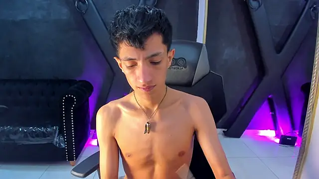 DereckCooperr online show from November 2025 10:31:02 PM