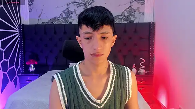 Snapshot of DereckCooperr chatting on June 2026 09:17:01 PM DereckCooperr online show from June 2026 09:17:01 PM