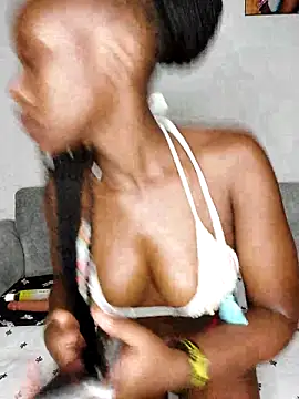 Snapshot of bebygirl143s chatting on November 2025 09:58:01 PM bebygirl143s online show from November 2025 09:58:01 PM