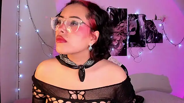 Snapshot of willow_poisson chatting on September 2025 05:26:02 PM willow poisson online show from September 2025 05:26:02 PM