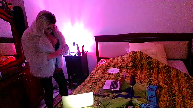 Snapshot of CharlotteVixxens chatting on December 2025 01:02:01 AM CharlotteVixxens online show from December 2025 01:02:01 AM