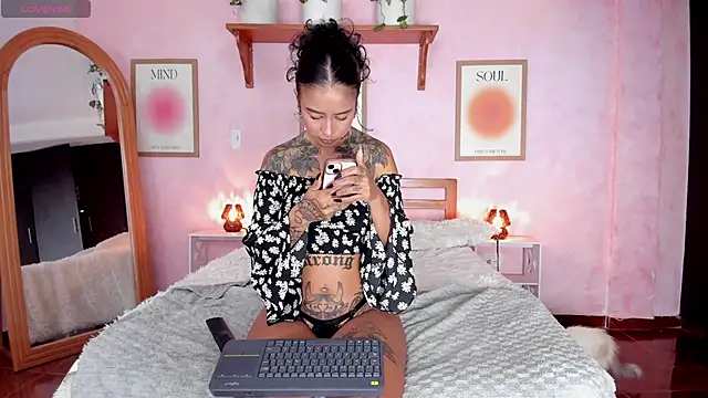 AliceBanks online show from October 2025 11:22:01 AM