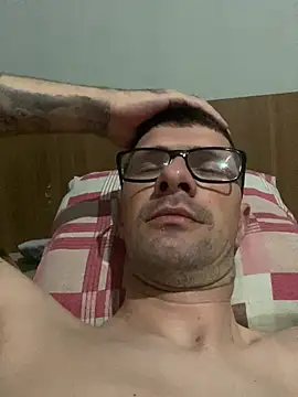 Snapshot of Juliano2289 chatting on April 2026 09:37:02 PM Juliano2289 online show from April 2026 09:37:02 PM