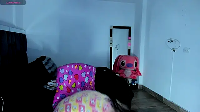 Snapshot of SweetMegan_1 chatting on October 2025 02:20:01 AM SweetMegan 1 online show from October 2025 02:20:01 AM