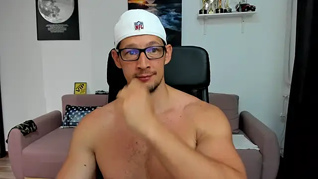 BrutusK08 online show from June 2026 06:18:02 AM