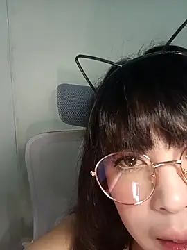 Snapshot of Chall_mee chatting on October 2025 01:21:01 PM Chall mee online show from October 2025 01:21:01 PM