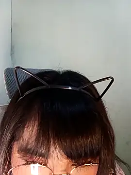 Snapshot of Chall_mee chatting on November 2025 06:30:01 PM Chall mee online show from November 2025 06:30:01 PM