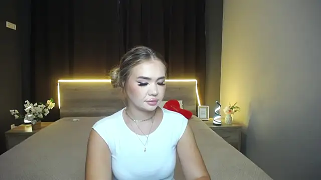 Snapshot of StacyYellig chatting on July 2026 08:25:01 PM StacyYellig online show from July 2026 08:25:01 PM