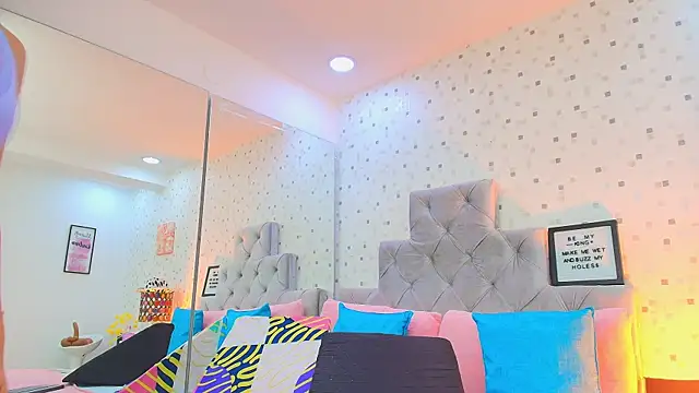 Snapshot of JulietaReyess chatting on September 2025 11:59:02 AM JulietaReyess online show from September 2025 11:59:02 AM