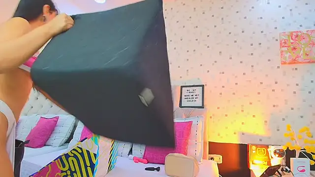 Snapshot of JulietaReyess chatting on October 2025 11:50:02 AM JulietaReyess online show from October 2025 11:50:02 AM