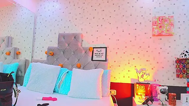 Snapshot of JulietaReyess chatting on October 2025 11:54:02 AM JulietaReyess online show from October 2025 11:54:02 AM