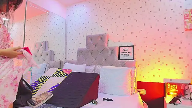 Snapshot of JulietaReyess chatting on November 2025 11:55:02 AM JulietaReyess online show from November 2025 11:55:02 AM