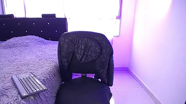 Snapshot of Aleja_Sanz chatting on March 2025 04:25:01 PM Aleja Sanz online show from March 2025 04:25:01 PM