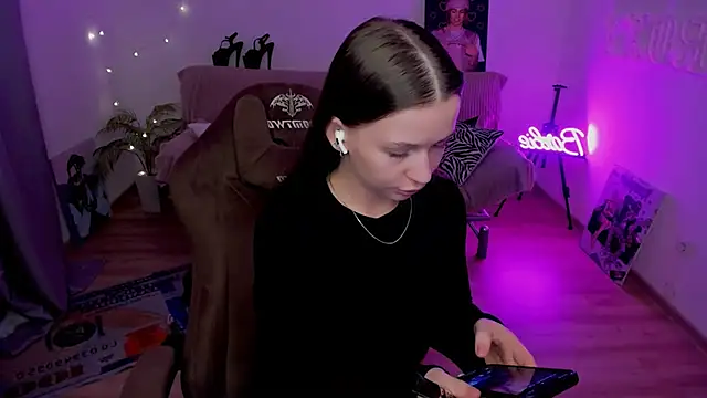 HelloRoxy online show from March 2026 11:31:02 PM