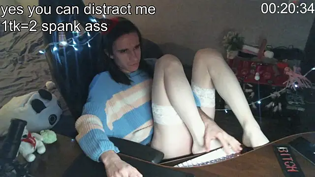 Snapshot of izilizi_23 chatting on December 2024 07:36:01 PM izilizi 23 online show from December 2024 07:36:01 PM