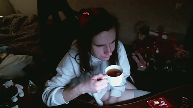 Snapshot of izilizi_23 chatting on December 2024 06:27:02 PM izilizi 23 online show from December 2024 06:27:02 PM