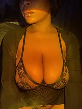 Snapshot of YellowHoneyDip chatting on January 2025 03:28:01 PM YellowHoneyDip online show from January 2025 03:28:01 PM