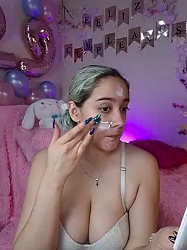 Snapshot of NaomiShimizu chatting on November 2025 08:40:01 PM NaomiShimizu online show from November 2025 08:40:01 PM