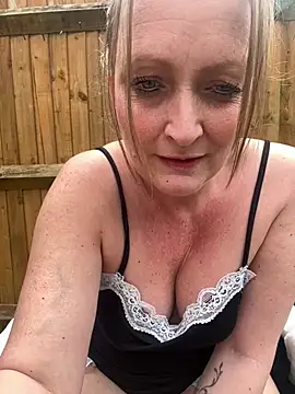 Snapshot of HoneyBluex chatting on March 2026 09:35:01 AM HoneyBluex online show from March 2026 09:35:01 AM