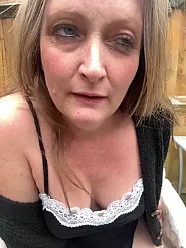 Snapshot of HoneyBluex chatting on March 2026 10:09:01 AM HoneyBluex online show from March 2026 10:09:01 AM