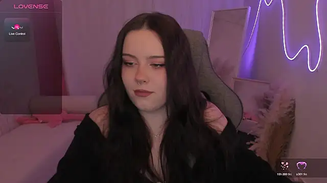 Snapshot of CoralineKeyns chatting on February 2026 06:26:01 AM CoralineKeyns online show from February 2026 06:26:01 AM