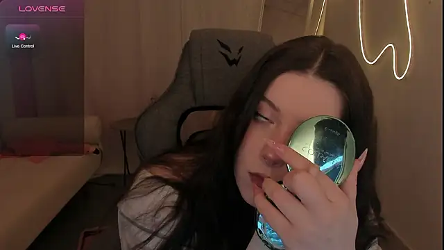 Snapshot of CoralineKeyns chatting on February 2026 03:18:01 AM CoralineKeyns online show from February 2026 03:18:01 AM