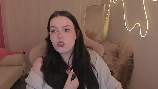 Snapshot of CoralineKeyns chatting on March 2026 06:47:01 AM CoralineKeyns online show from March 2026 06:47:01 AM