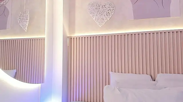 daiana curly online show from October 2025 07:38:01 PM