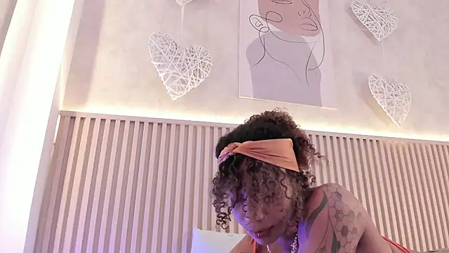 daiana curly online show from October 2025 07:51:01 PM