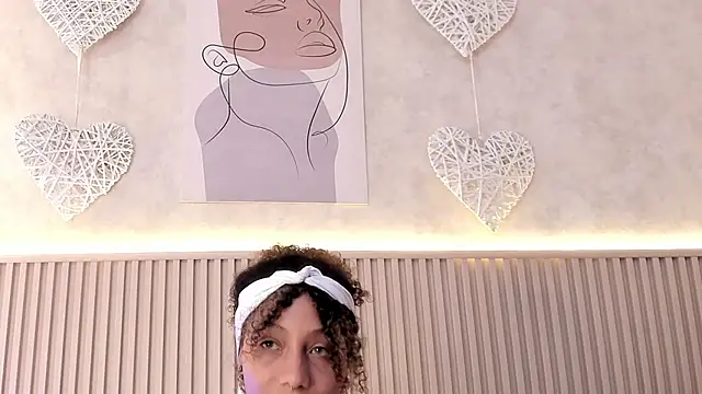 daiana curly online show from November 2025 09:04:02 PM