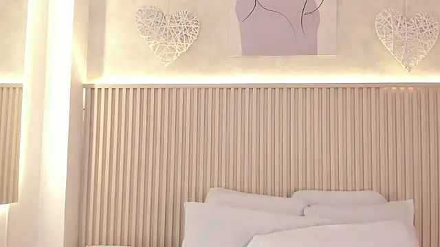 daiana curly online show from June 2026 07:44:02 PM