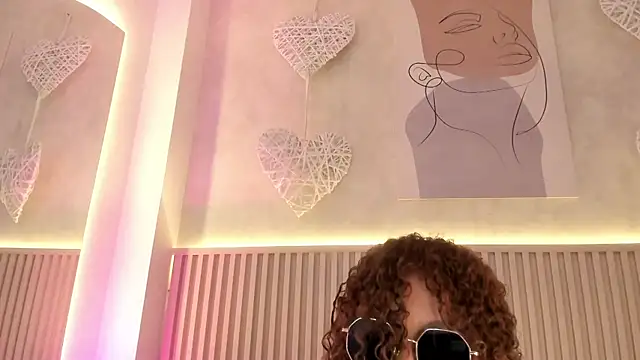 daiana curly online show from June 2026 08:24:01 PM