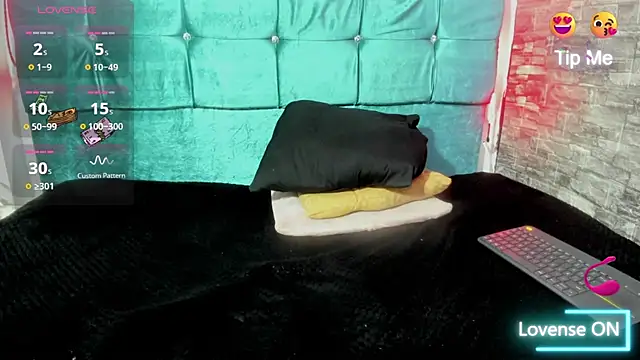 Cloee66 online show from November 2025 12:26:01 PM