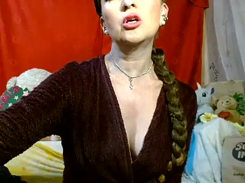 hottieperla online show from June 2026 04:00:02 PM