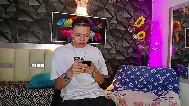 Snapshot of Harry_jhonsson chatting on January 2025 12:37:02 AM Harry jhonsson online show from January 2025 12:37:02 AM