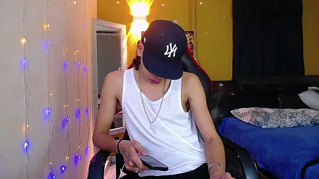 Snapshot of Harry_jhonsson chatting on January 2025 06:06:01 AM Harry jhonsson online show from January 2025 06:06:01 AM
