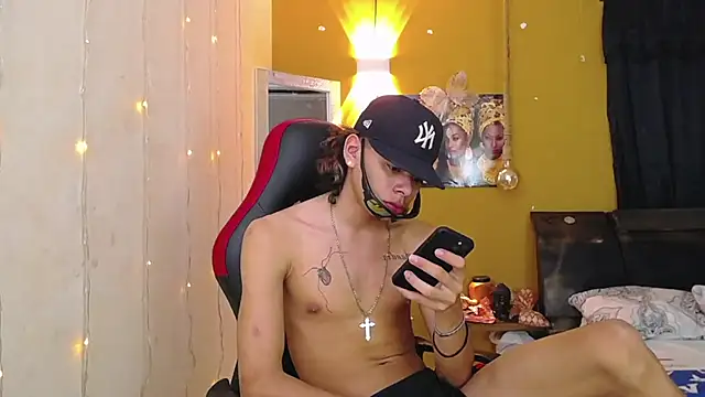 Snapshot of Harry_jhonsson chatting on January 2025 03:30:02 AM Harry jhonsson online show from January 2025 03:30:02 AM