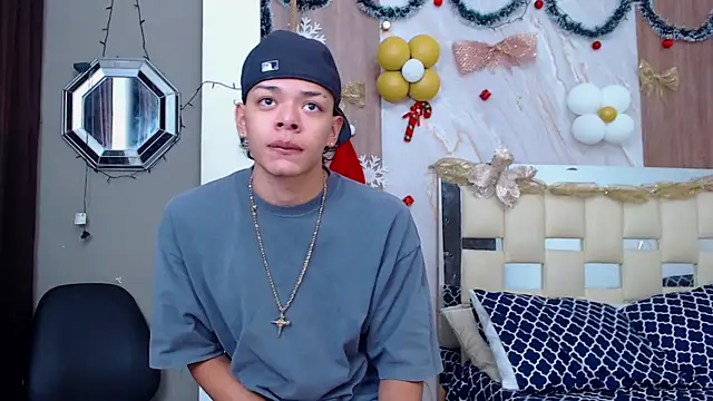 Snapshot of Harry_jhonsson chatting on December 2025 11:03:02 PM Harry jhonsson online show from December 2025 11:03:02 PM