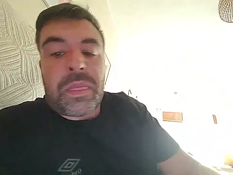 Snapshot of Vicio74@xh chatting on June 2026 05:28:01 PM Vicio74xh online show from June 2026 05:28:01 PM