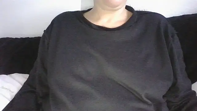 Snapshot of DragoneSFR chatting on November 2025 07:41:01 AM DragoneSFR online show from November 2025 07:41:01 AM