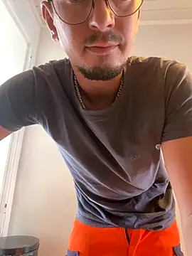 sunsylvain online show from October 2025 11:10:02 AM