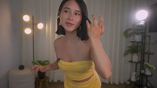 Snapshot of Miss_beee chatting on January 2025 11:35:01 PM Miss beee online show from January 2025 11:35:01 PM